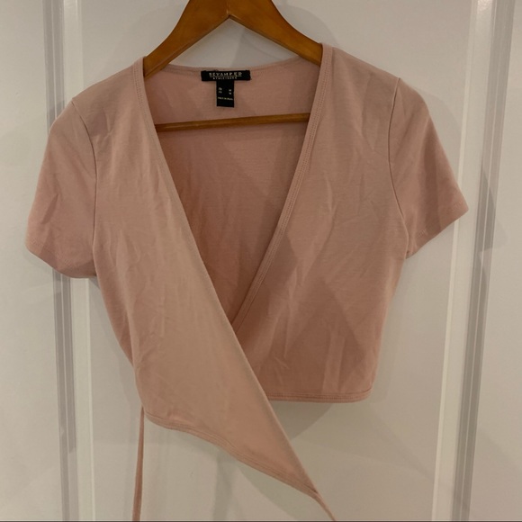 Cute pink criss cross crop top - Picture 1 of 3